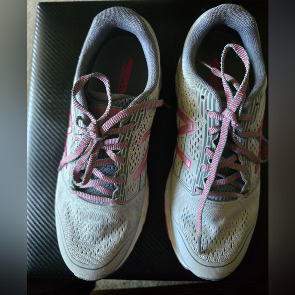 Size 9D New Balance Women's Athletic Shoes in Gray with Pink Accents